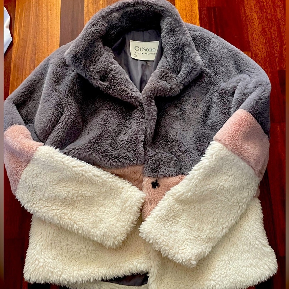 Fuzzy Tri-color coat 🍬
